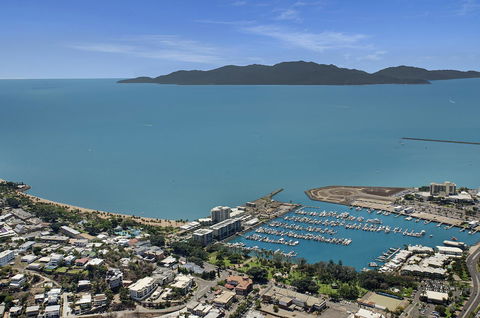 Mariners North Holiday Apartments - Australian Directory 21