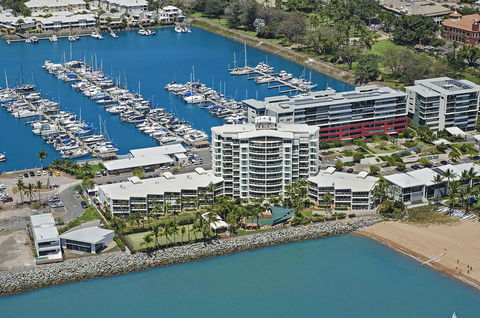 Mariners North Holiday Apartments - Australian Directory 20