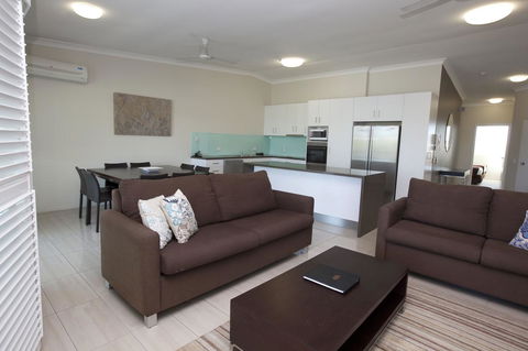 Mariners North Holiday Apartments - Australian Directory 37
