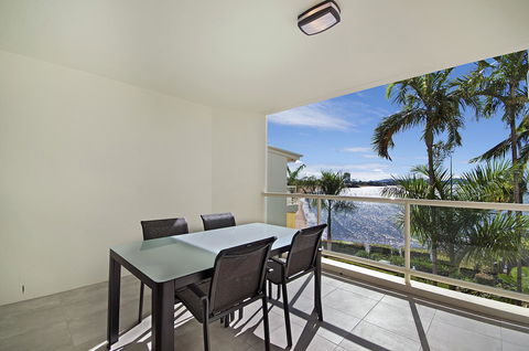 Mariners North Holiday Apartments - Australian Directory 7