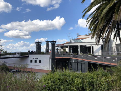 Picnic Point Villas - Australian Directory 3