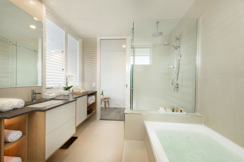 Heart Hotel And Gallery Whitsundays - Australian Directory 1