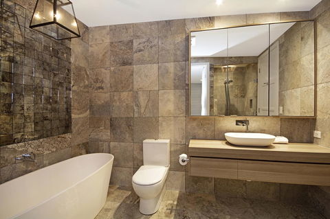 Jacaranda Noosa - Australian Directory 22
