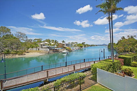 Jacaranda Noosa - Australian Directory 8