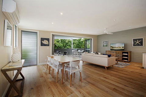 Jacaranda Noosa - Australian Directory 21