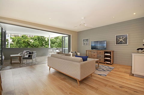 Jacaranda Noosa - Australian Directory 13