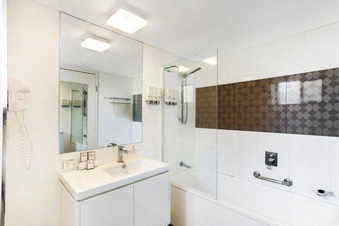 City Golf Club Motel - Australian Directory 42