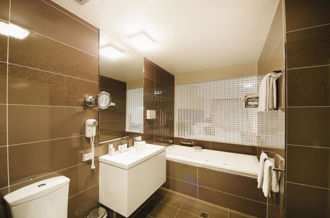 City Golf Club Motel - Australian Directory 34