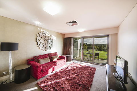 City Golf Club Motel - Australian Directory 40