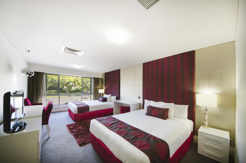 City Golf Club Motel - Australian Directory 35