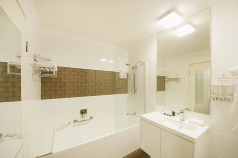City Golf Club Motel - Australian Directory 38