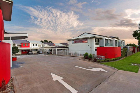 City Golf Club Motel - Australian Directory 8