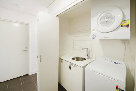 City Golf Club Motel - Australian Directory 41