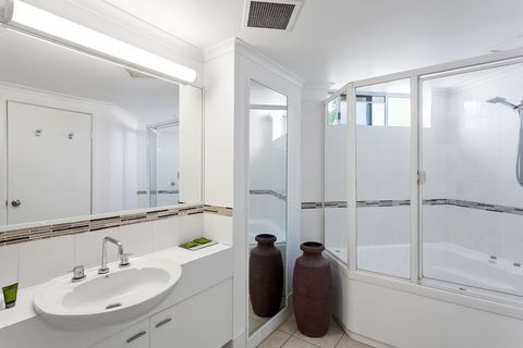 Noosa Tropicana - Australian Directory 39