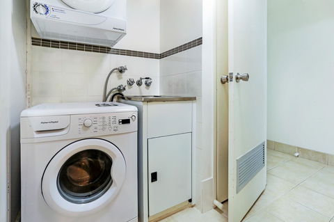 Noosa Tropicana - Australian Directory 40