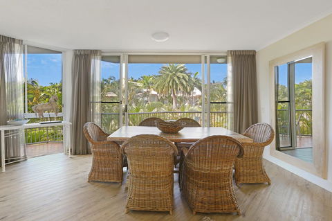 Noosa Tropicana - Australian Directory 43