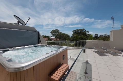 Noosa Tropicana - Australian Directory 38