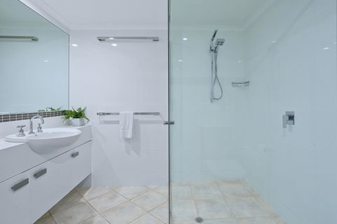 Noosa Tropicana - Australian Directory 24
