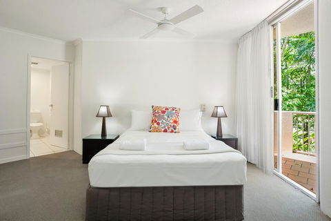Noosa Tropicana - Australian Directory 33