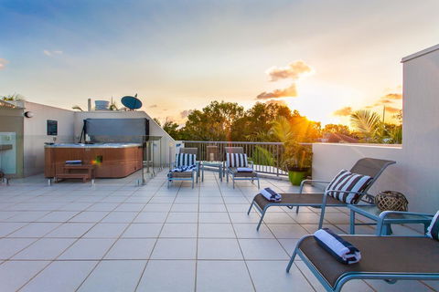 Noosa Tropicana - Australian Directory 19