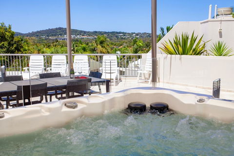 Noosa Tropicana - Australian Directory 25