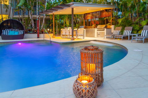 Noosa Tropicana - Australian Directory 1