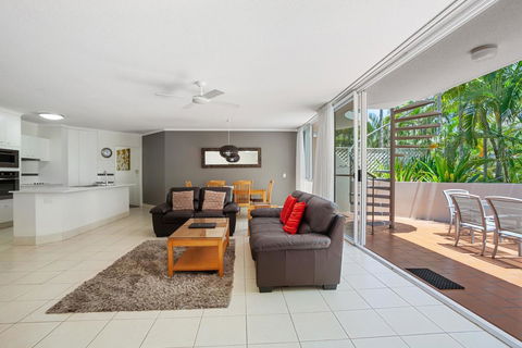 Noosa Tropicana - Australian Directory 21