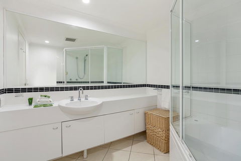 Noosa Tropicana - Australian Directory 31