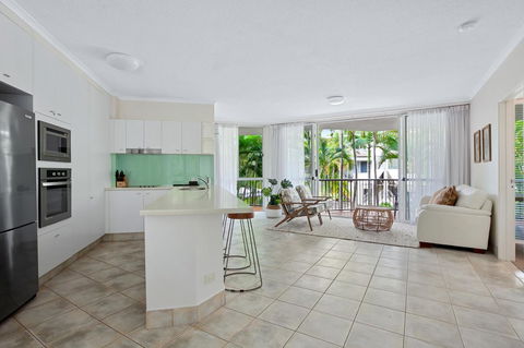 Noosa Tropicana - Australian Directory 12