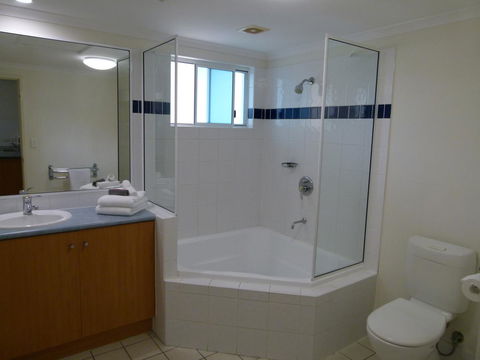 Madison Ocean Breeze Apartments - Australian Directory 34