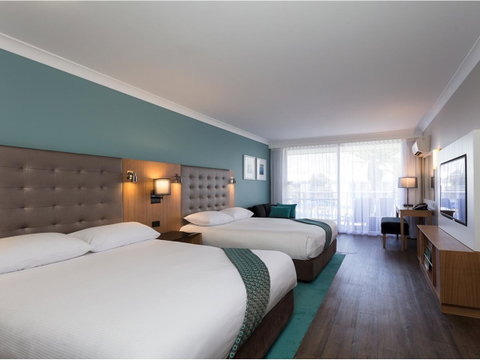 Sea World Resort - Australian Directory 1