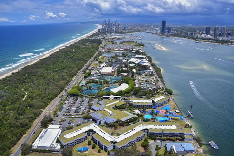 Sea World Resort - Australian Directory 15