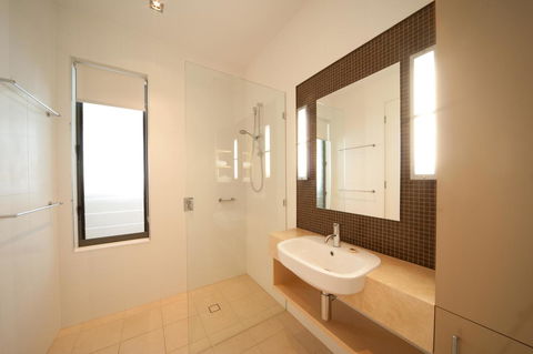 The Boathouse Apartments - Australian Directory 13