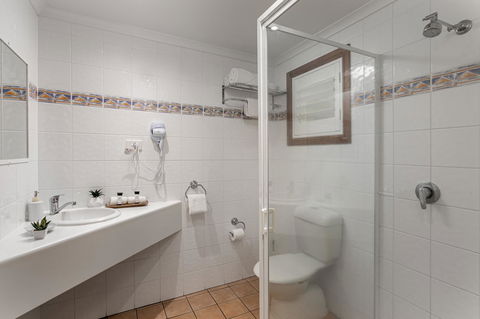 Sunlit Waters Studio Apartments - Australian Directory 11