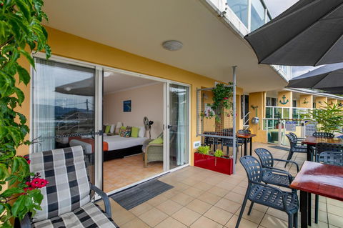 Sunlit Waters Studio Apartments - Australian Directory 31