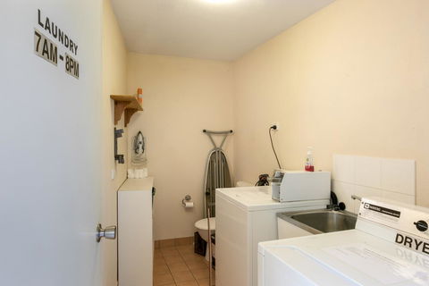 Sunlit Waters Studio Apartments - Australian Directory 9
