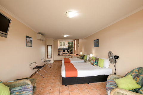 Sunlit Waters Studio Apartments - Australian Directory 30