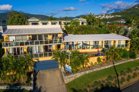 Sunlit Waters Studio Apartments - Australian Directory 7