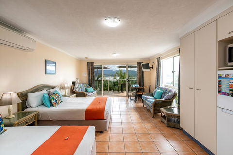 Sunlit Waters Studio Apartments - Australian Directory 39