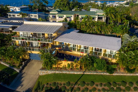 Sunlit Waters Studio Apartments - Australian Directory 8