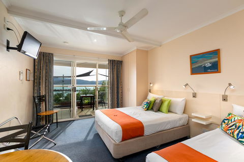Sunlit Waters Studio Apartments - Australian Directory 19