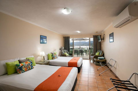 Sunlit Waters Studio Apartments - Australian Directory 23