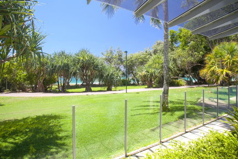Maison Noosa - Australian Directory 32