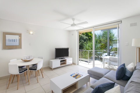 Maison Noosa - Australian Directory 27
