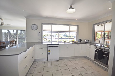 Bribie Island Canal Holiday Destination! - Australian Directory 5