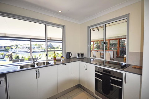 Bribie Island Canal Holiday Destination! - Australian Directory 4