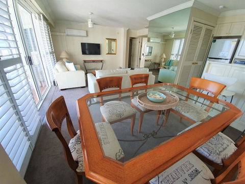 Broadbeach Holiday Apartments - Australian Directory 15