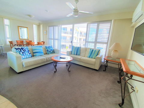 Broadbeach Holiday Apartments - Australian Directory 17