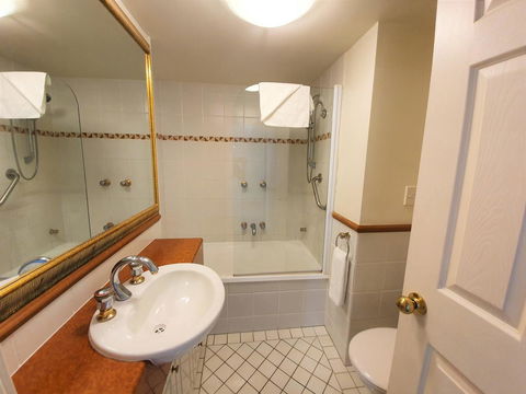 Broadbeach Holiday Apartments - Australian Directory 12