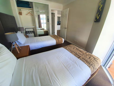 Broadbeach Holiday Apartments - Australian Directory 6